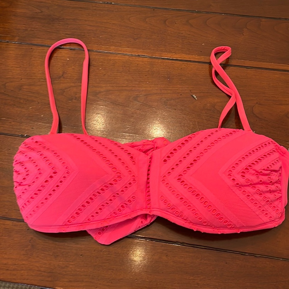 NWOT‎ Kenneth Cole Reaction Darling bikini top!